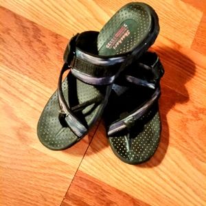 Skechers black and white sandals for women size 7